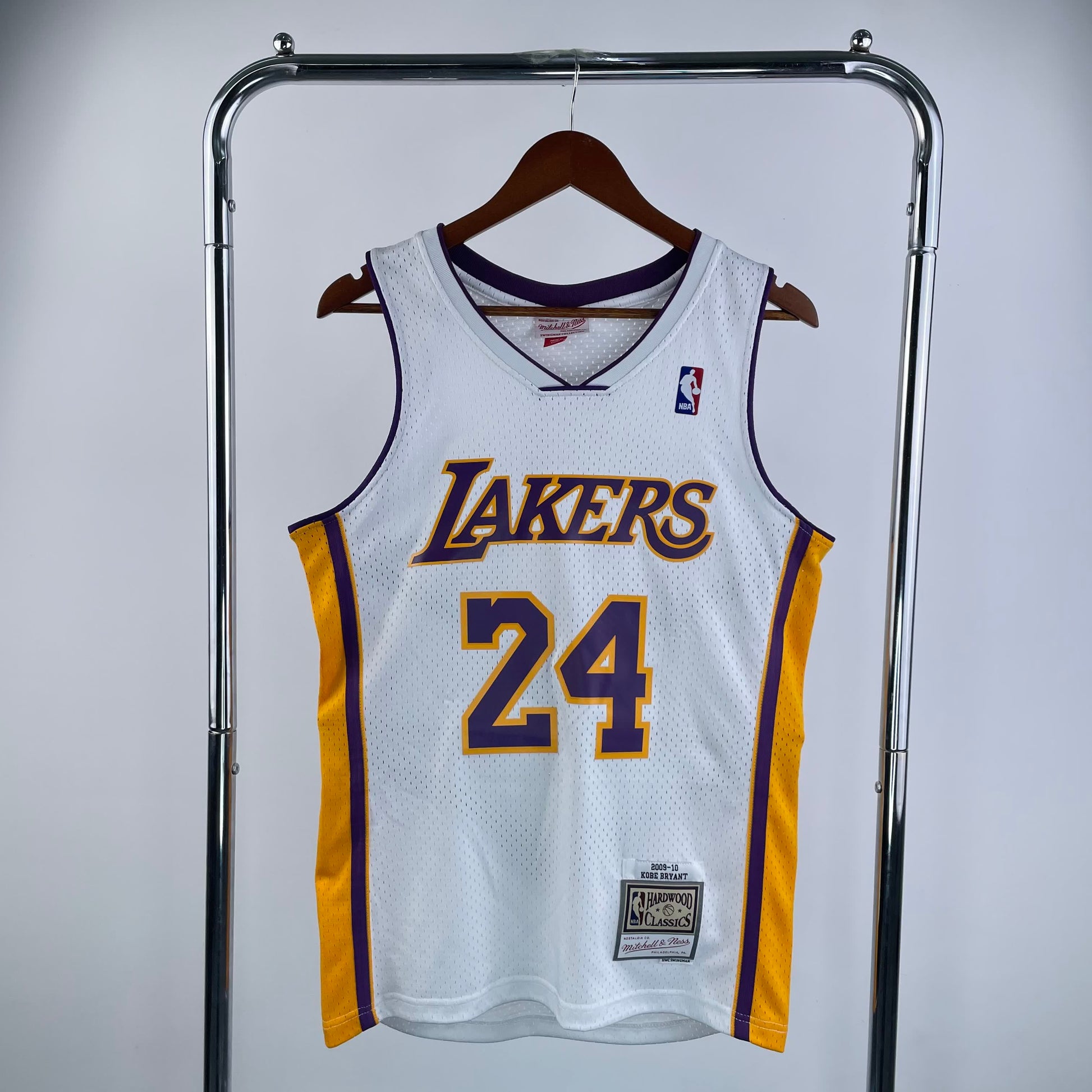 MN Heat Pressed Vintage Jersey: SW Lakers 09/10 V-neck White 24 # Kobe