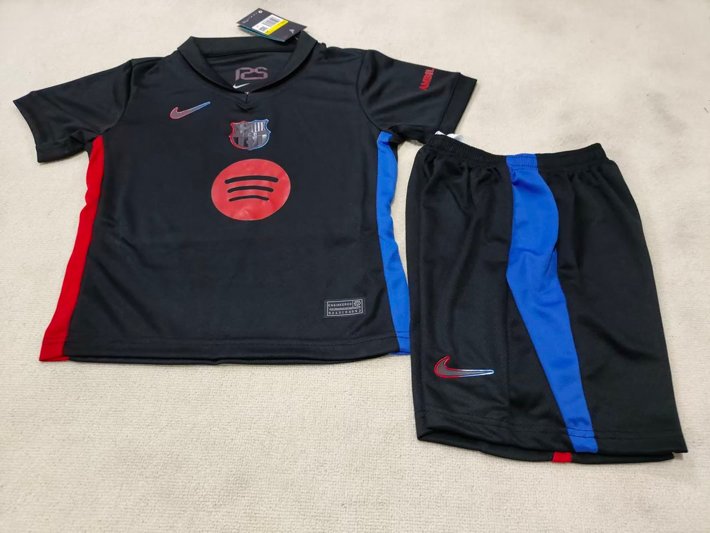 24/25 Kids Barcelona away Size: 16-28