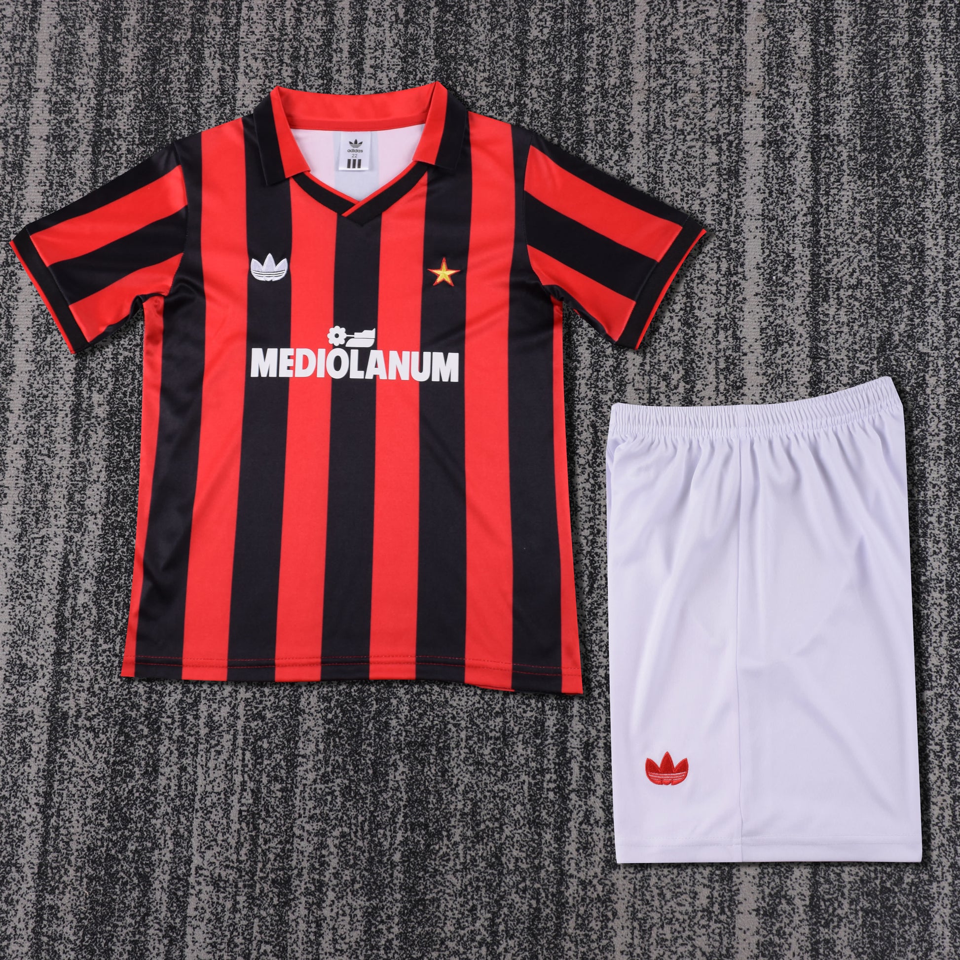 Retro Kids 90/91 AC Milan home size: 16-28
