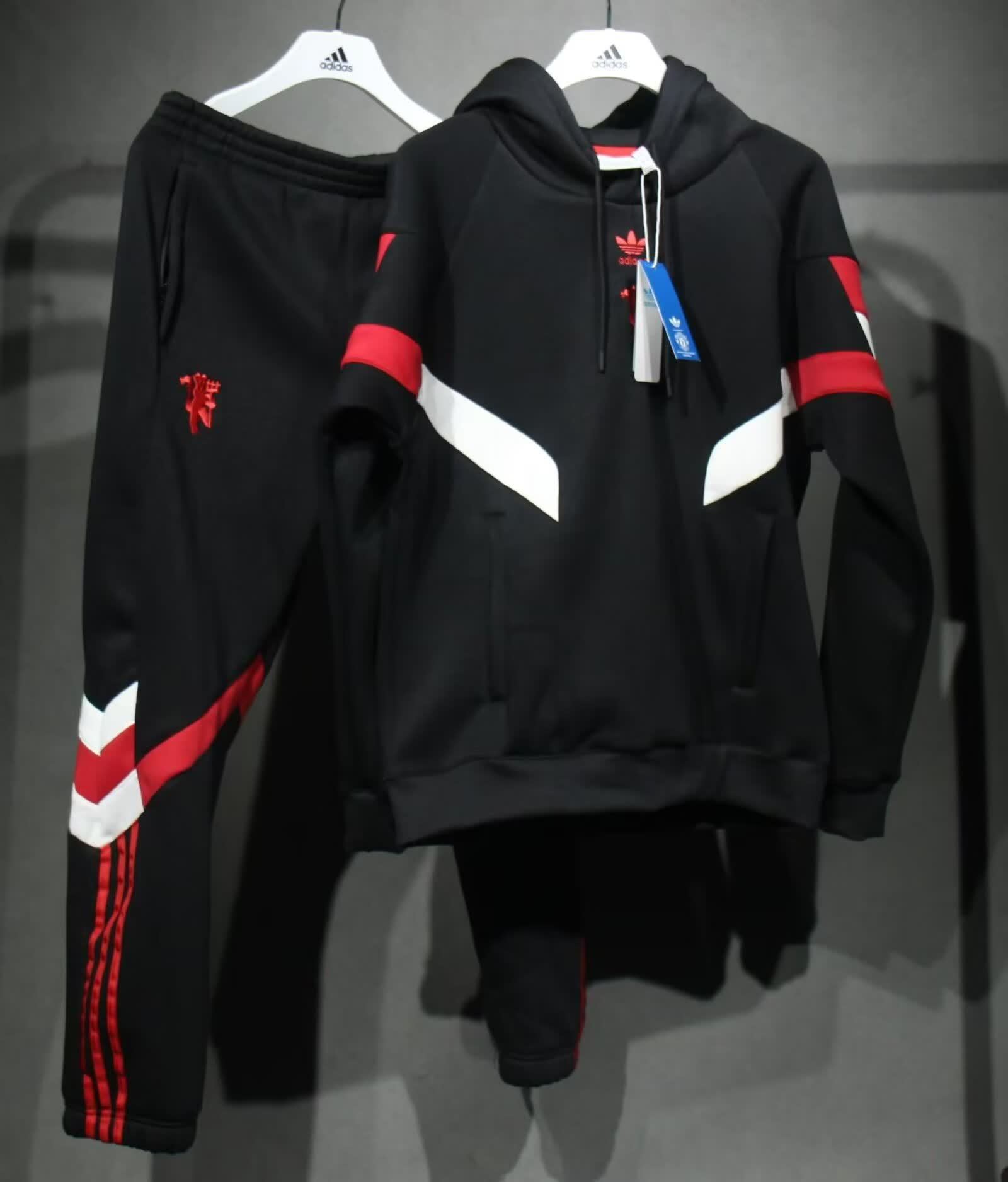 24/25 retro style Manchester United black hoodie set