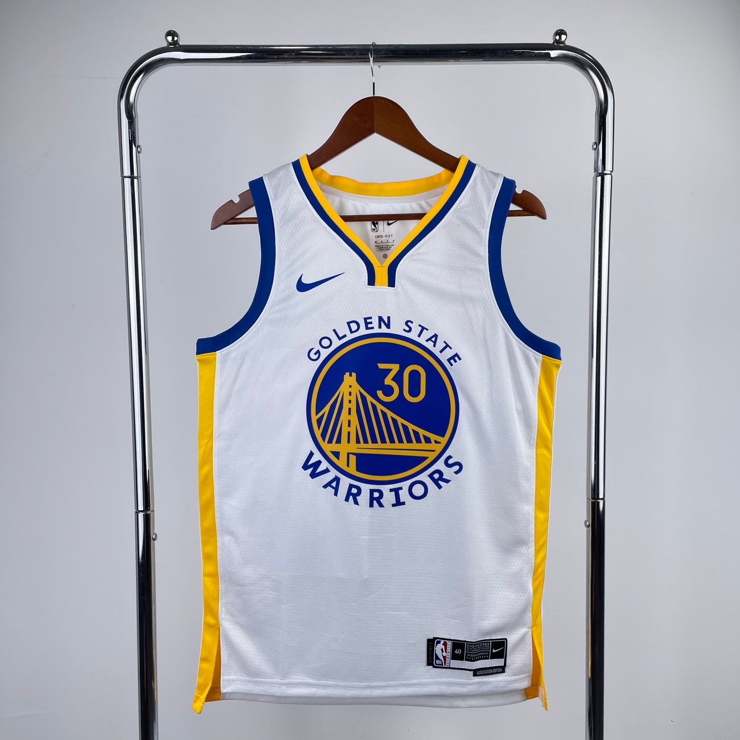 23 Season Warriors V-neck White 30 # Curry