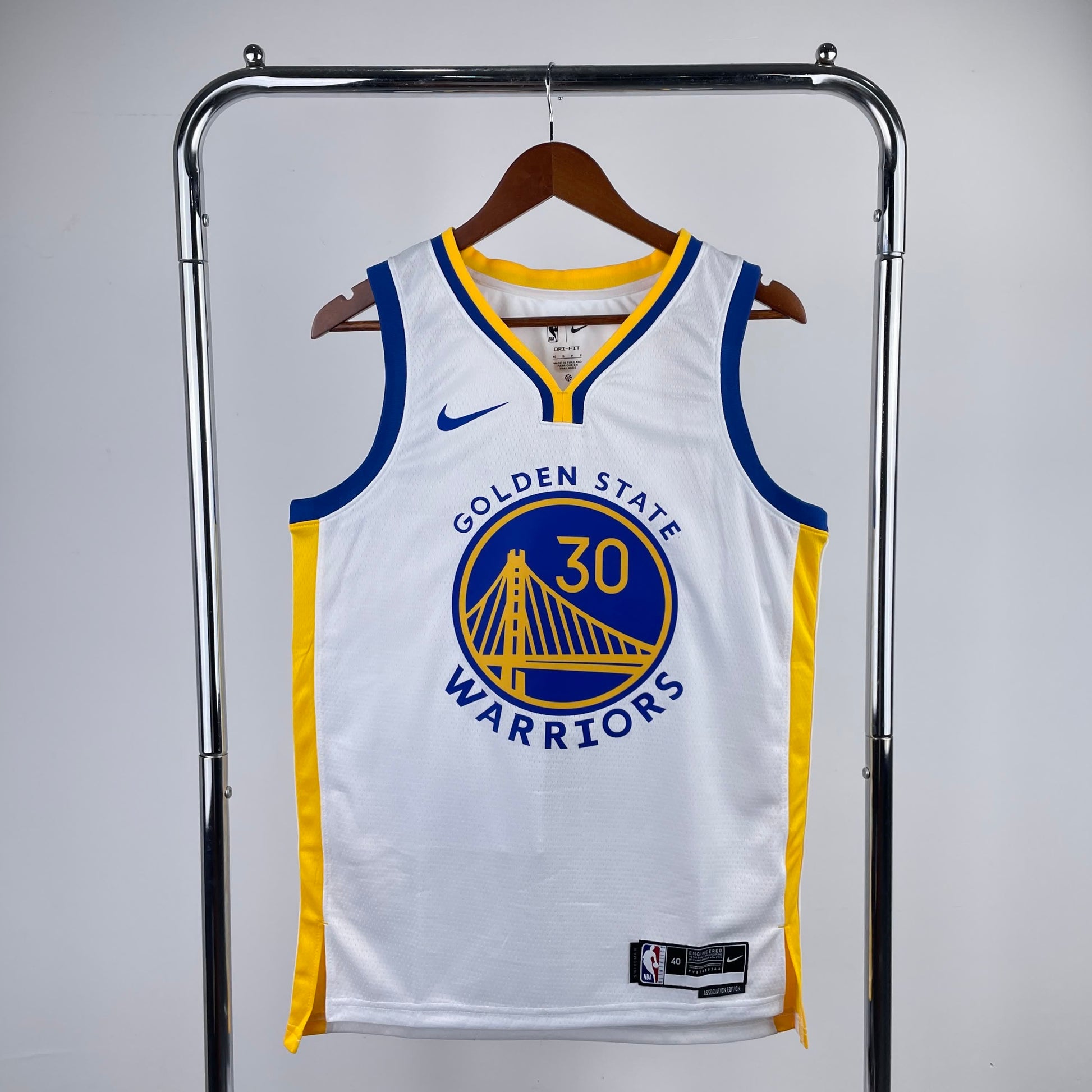 23 Season Warriors V-neck White 30 # Curry