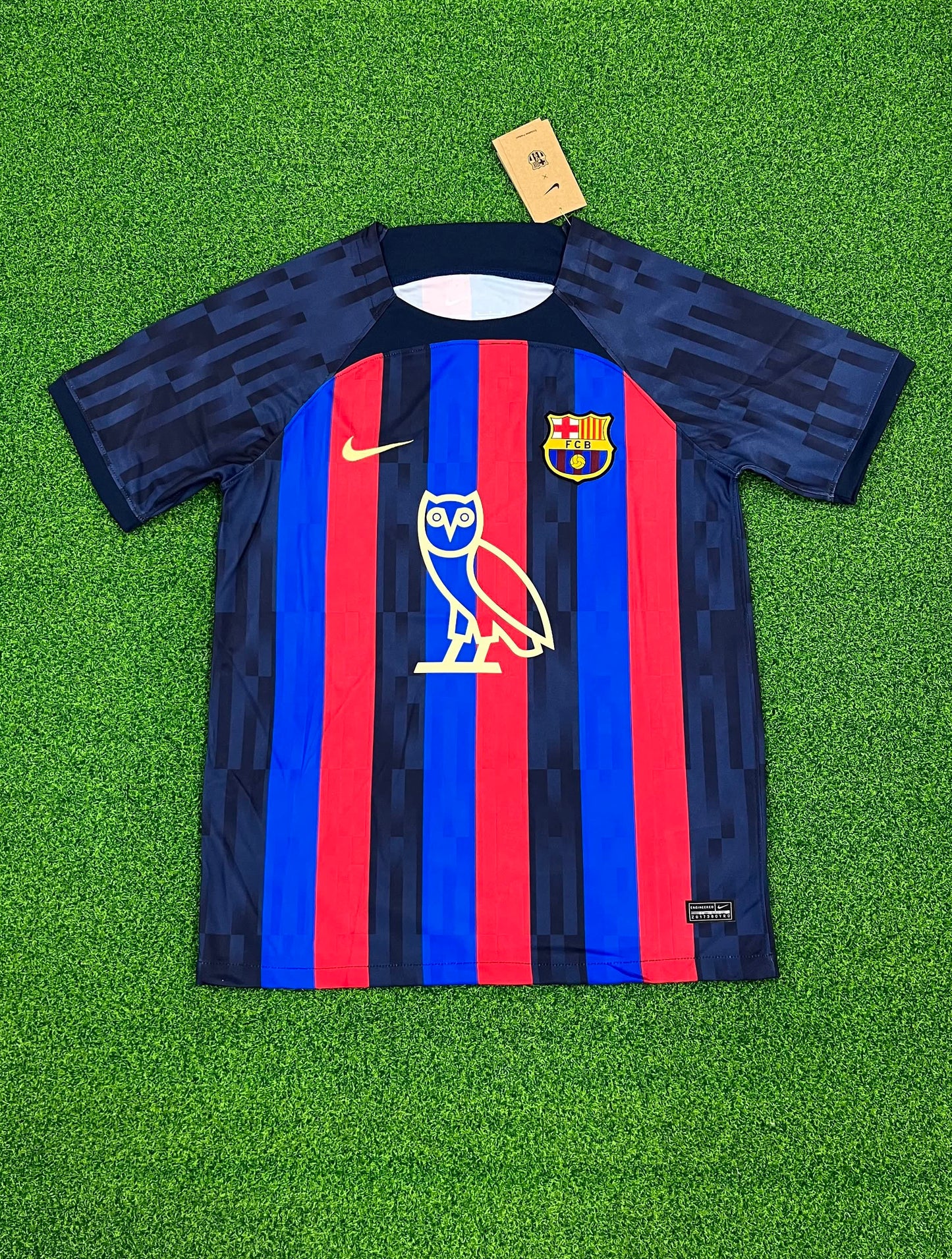 22/23 Barcelona home owl