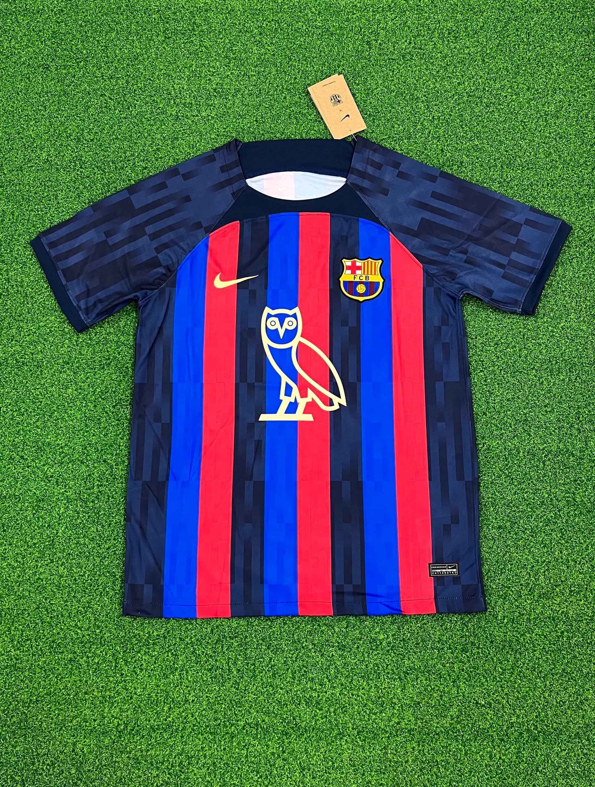 22/23 Barcelona home owl