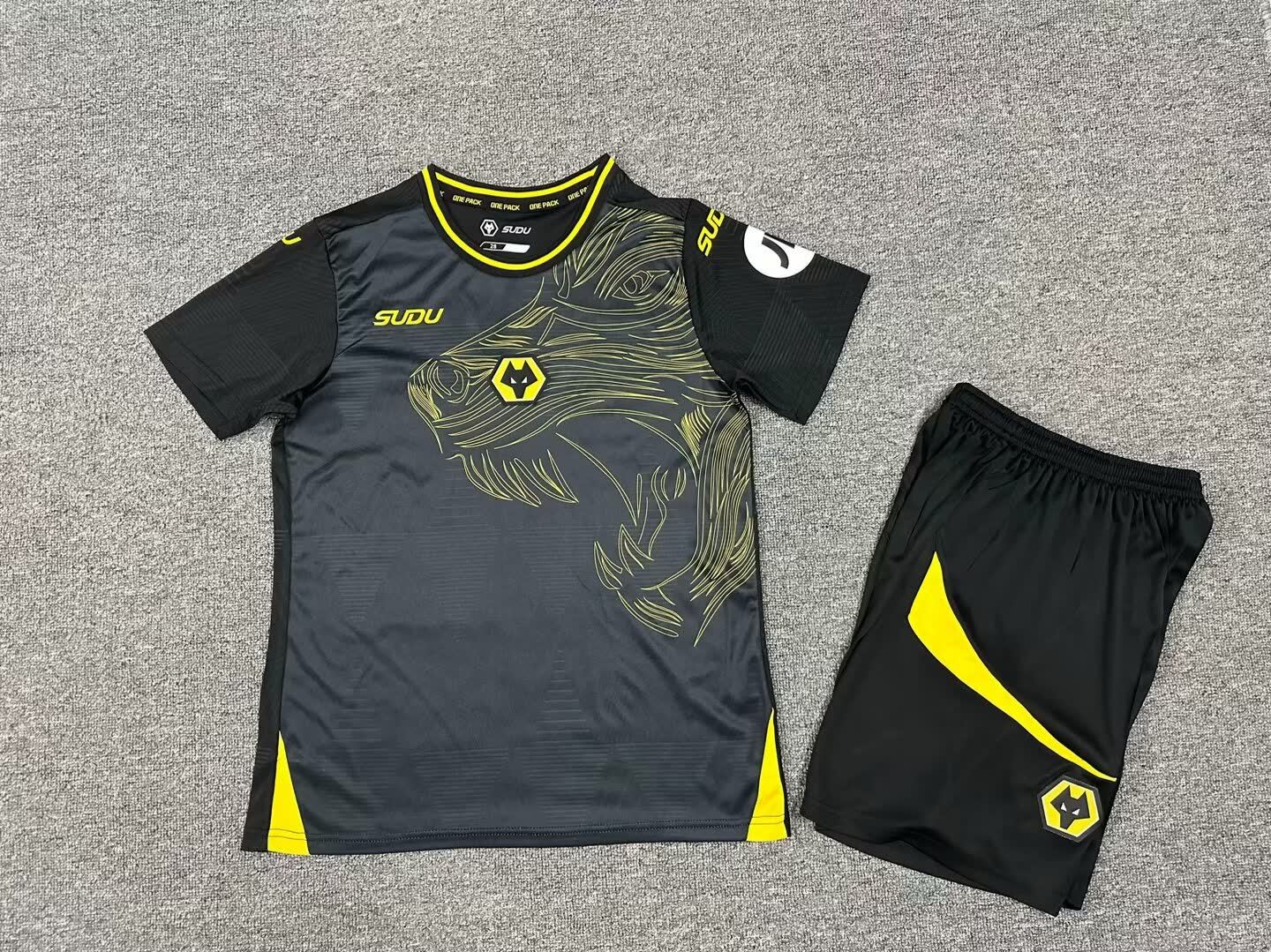 24/25 Kids Wolverhampton Wanderers away Size: 16-28