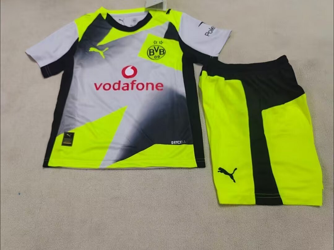 /26 Kids Dortmund away Size16-305