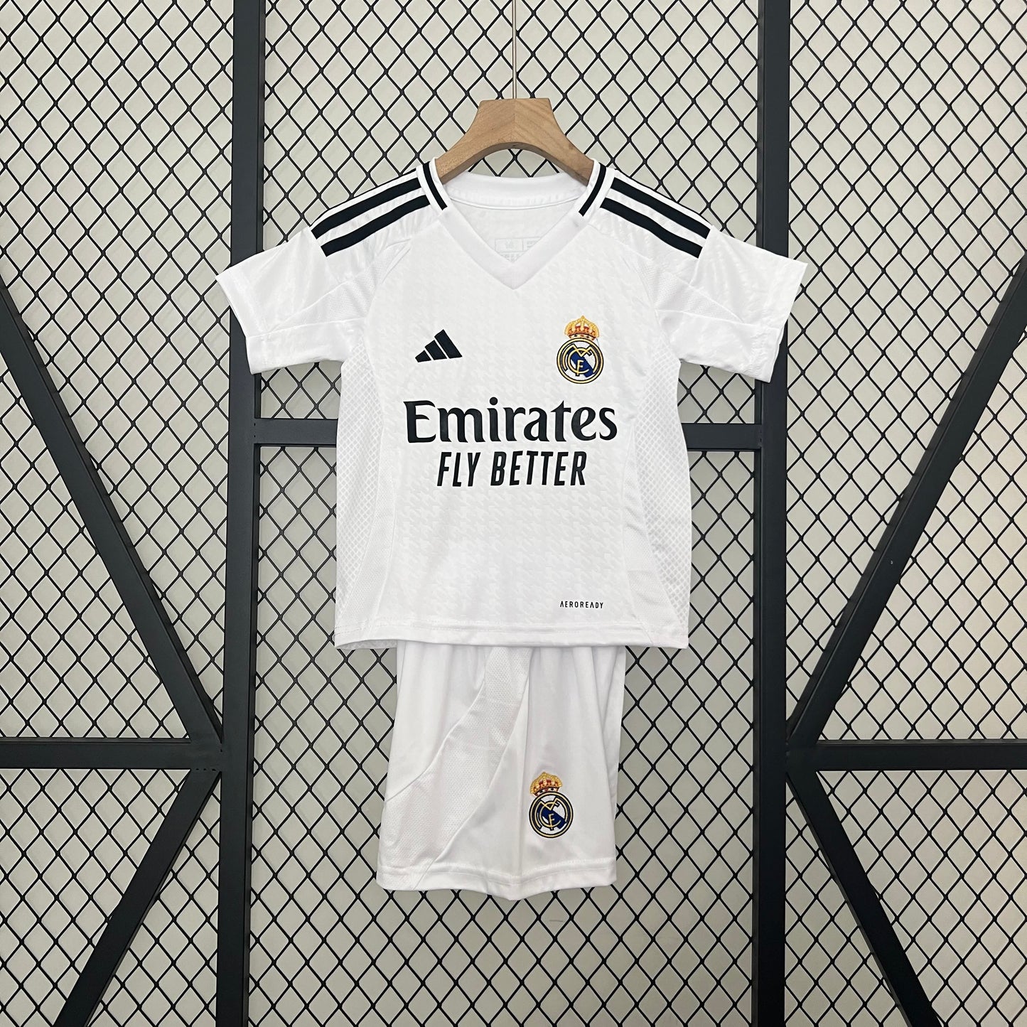 24/25 Kids Real Madrid Home Size: 16-28