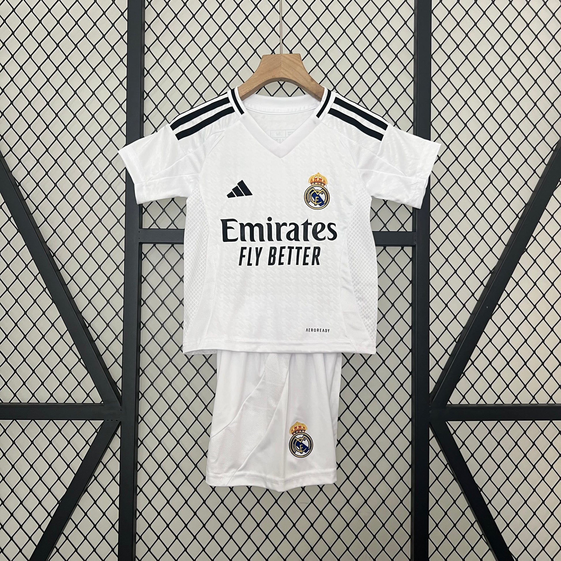 24/25 Kids Real Madrid Home Size: 16-28