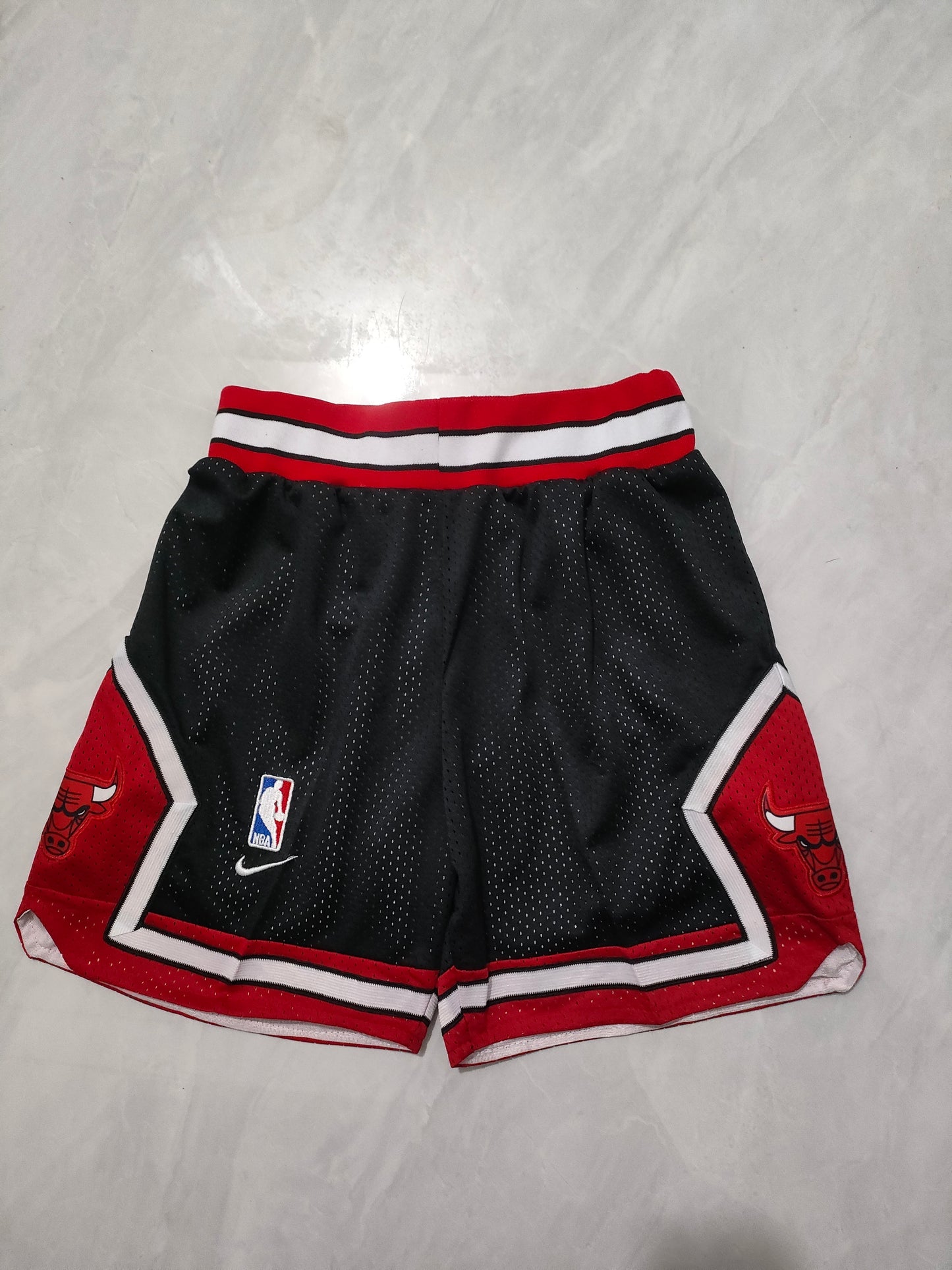 NBA Kids Chicago Bulls Black Shorts S-XXL